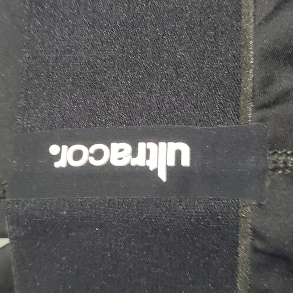 Ultracor Lips Make Out Print Leggings in Medium Size. - Picture 3 of 4